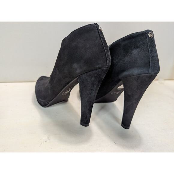 Women's Michael Kors Black Suede V Shaped Slip-on Ankle Heels Booties size 8M - Picture 9 of 10